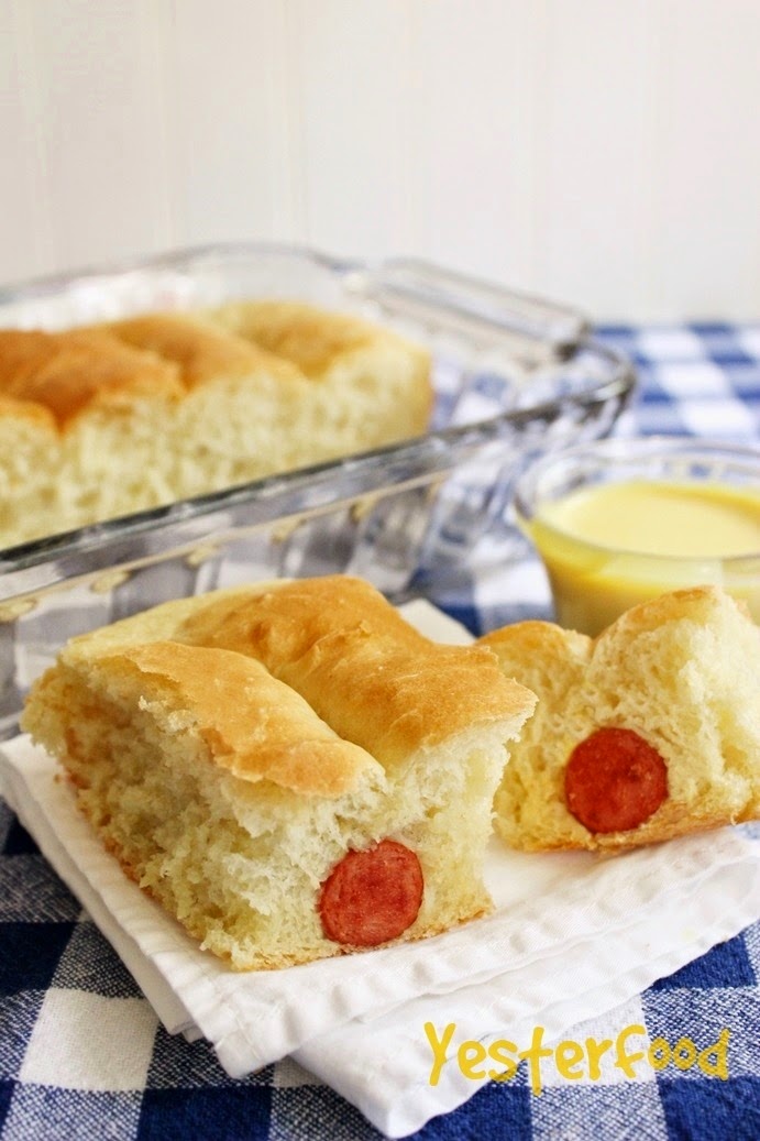 Yesterfood Hot Dog Bread with Dipping Sauces