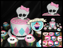 Monster High Cake & Cupcakes