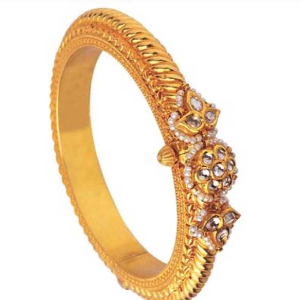 WOMEN'S WORLD ANTIQUE KADA GOLD BANGLE