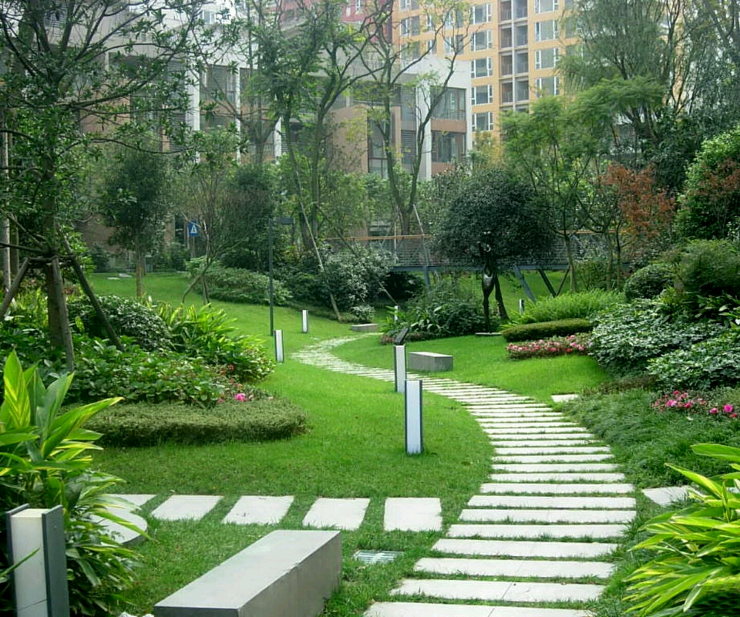 Modern beautiful home gardens designs ideas. | New home ...