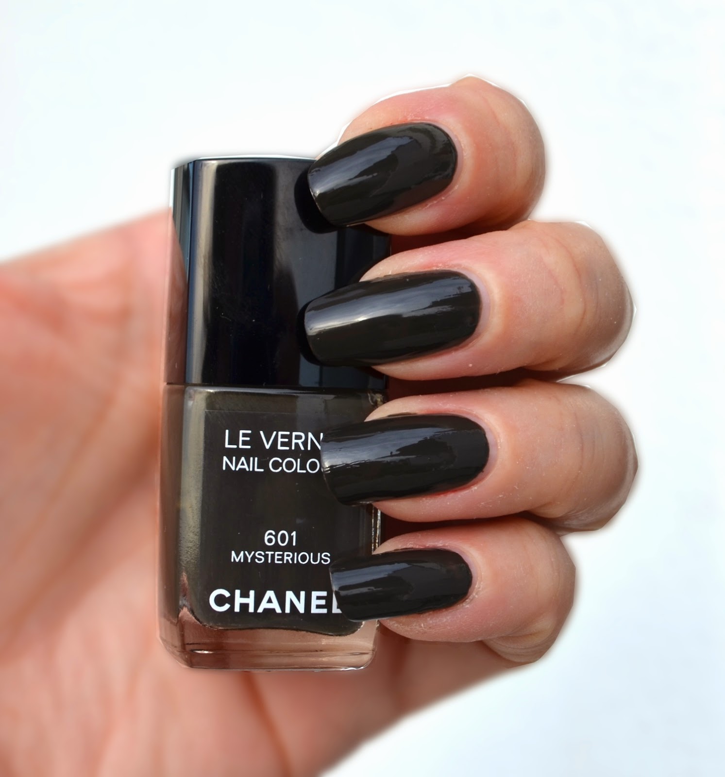 Chanel Le Vernis Nail Colour 565 Beige