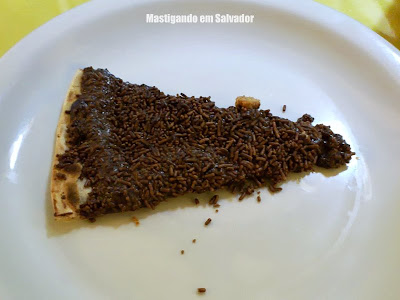 Prazeres da Pizza: Fatia de Pizza sabor Brigadeiro Prazeres da Pizza: Fatia de Pizza sabor Brigadeiro