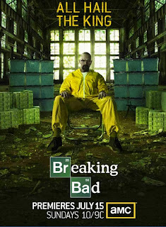 2- Breaking Bad: ABD drama televizyon dizisidir. 50 yaşında, lisede kimya öğretmeni olan Walter White (Bryan Cranston), maddi açıdan ailesinin gereksinimlerini karşılayabilmek için araba yıkamacısında ek iş yapmaktadır ancak bir süre sonra ileri derecede akciğer kanseri olduğunu ve çok kısa bir ömrünün kaldığını öğrenir. Dizide Walter White ailesine para bırakabilmek için, uyuşturucu yaptığını bir rastlantı sonucu öğrendiği eski öğrencisi Jesse Pinkman (Aaron Paul) ile birlikte metamfetamin işine girer.