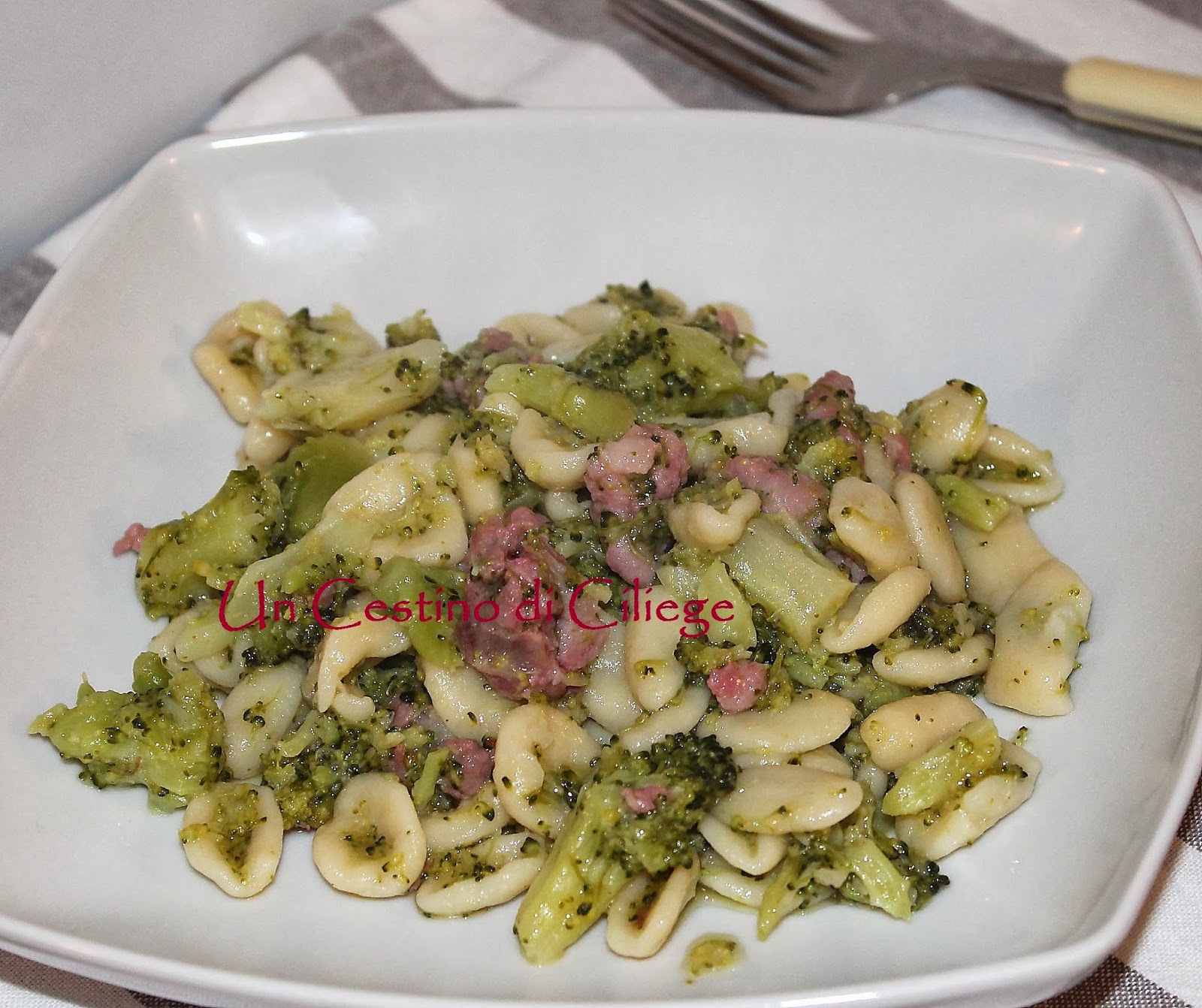 cavatelli con broccoli e salsiccia