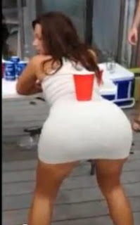 virando+un+vaso+con+el+culo.JPG