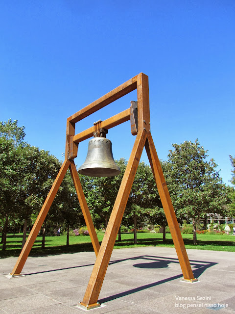 Escultura Minneapolis For Whom