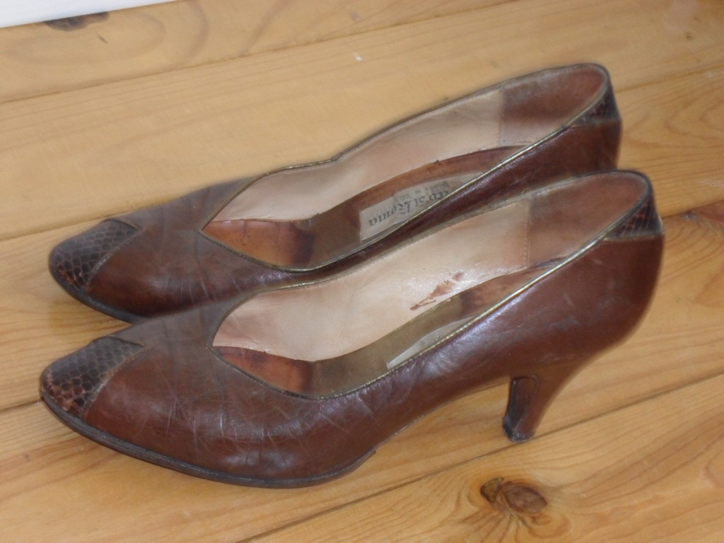 les chaussures marrons