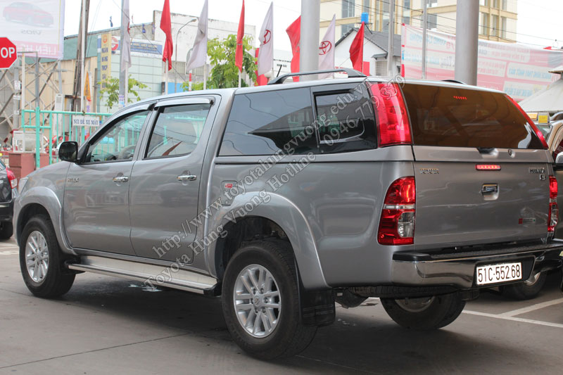 nắp thùng xe hilux chính hãng