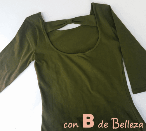 Camiseta con lazo en la espalda