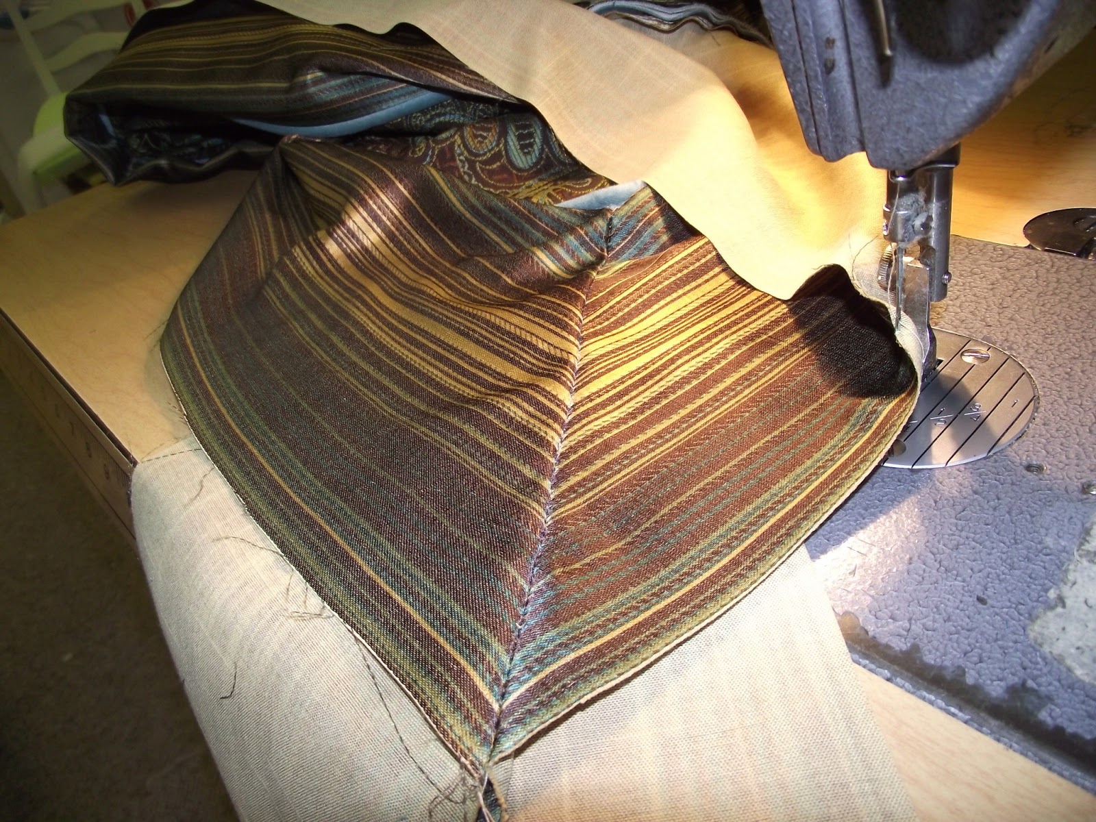 Gantt's Decorating How to make a Padded Wall Hanging