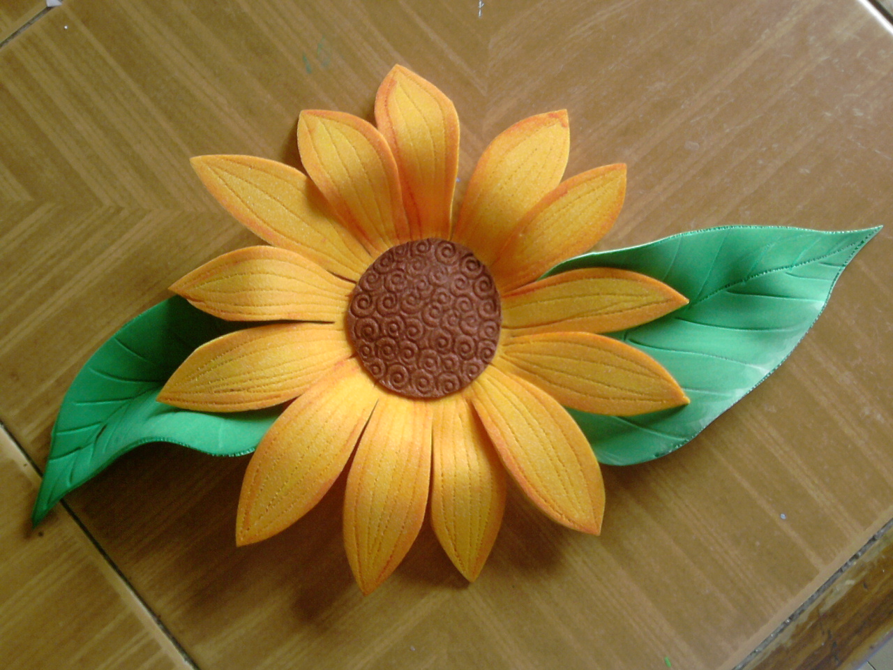 Aprendiendo con banialafresita: En foami girasoles-calas y letras del mes de mayo con patrones .