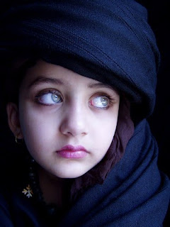 طفلة أفغانية صاحبة أجمل عيون في العالم طفلة أفغانية صاحبة أجمل عيون في العالم