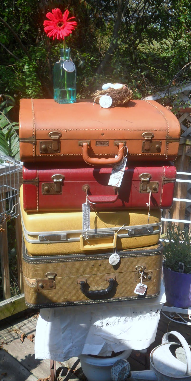 Katecreativesalvage DECORATING WITH SUITCASES OF THE PAST