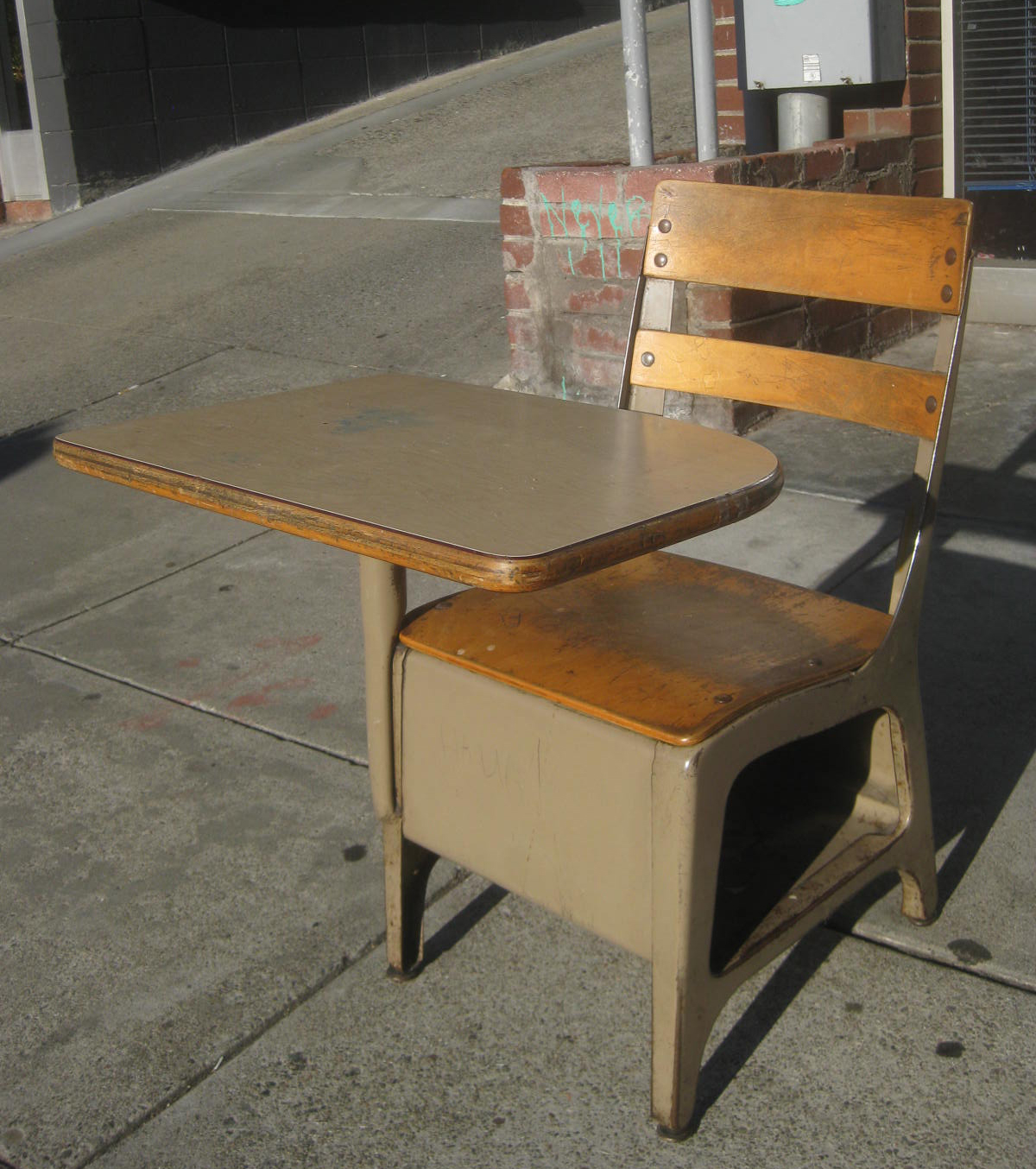 UHURU FURNITURE & COLLECTIBLES SOLD School DeskChair 35