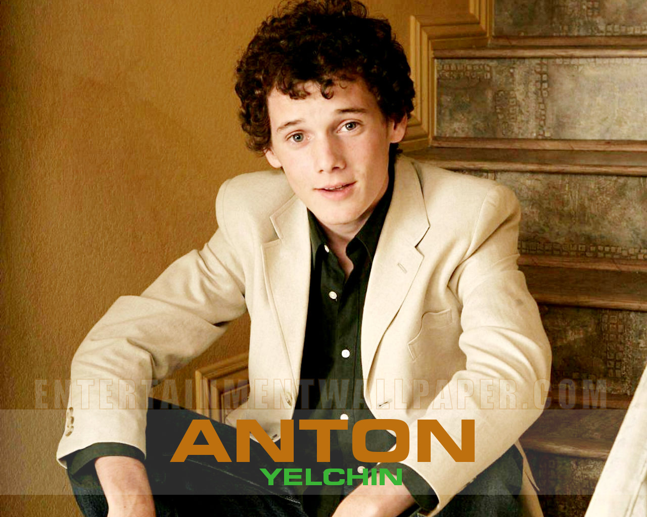Onfolip: Anton Yelchin Wallpapers