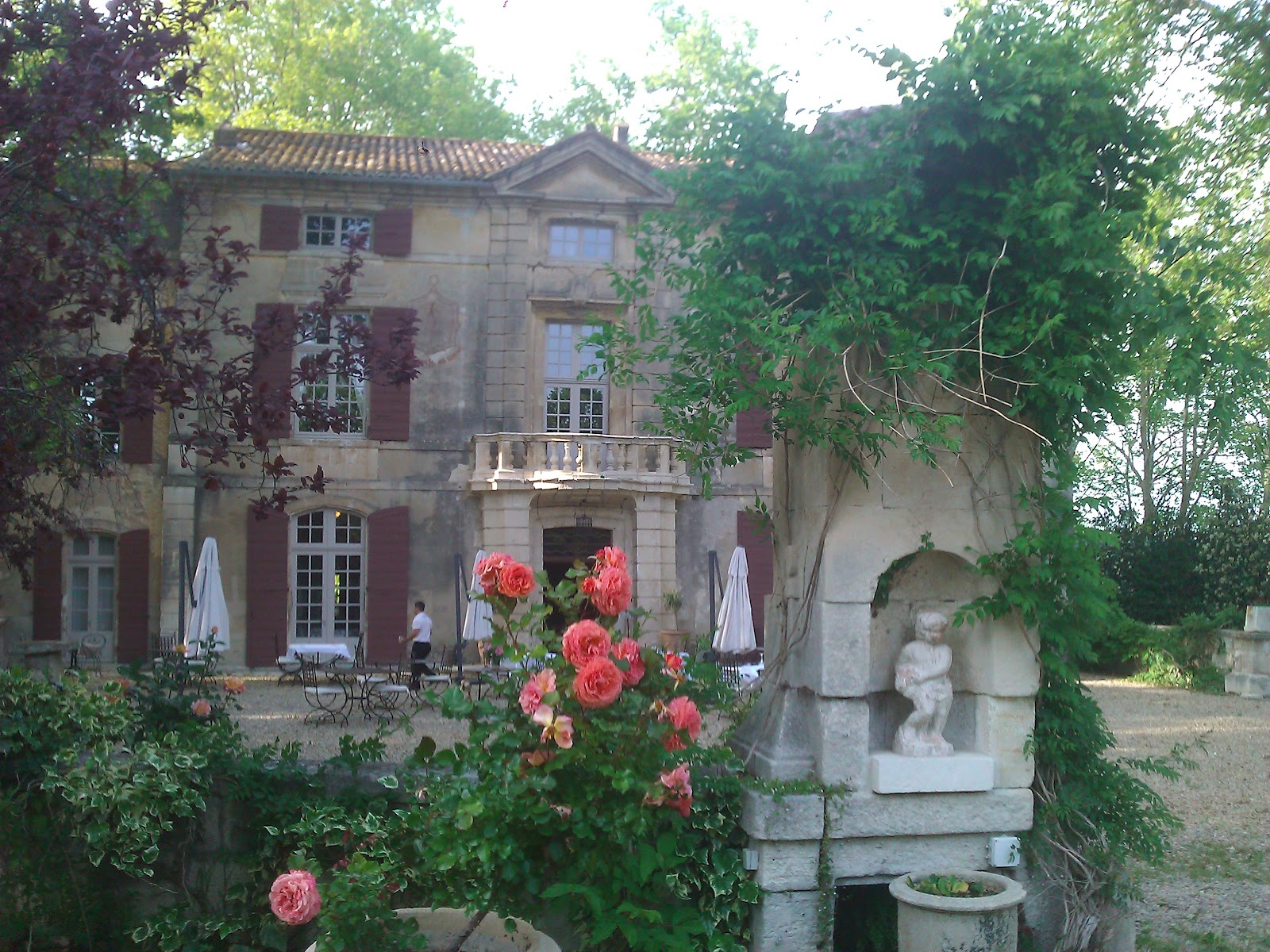 Hotel en provence Saint Remy de Provence A green house in a hotel