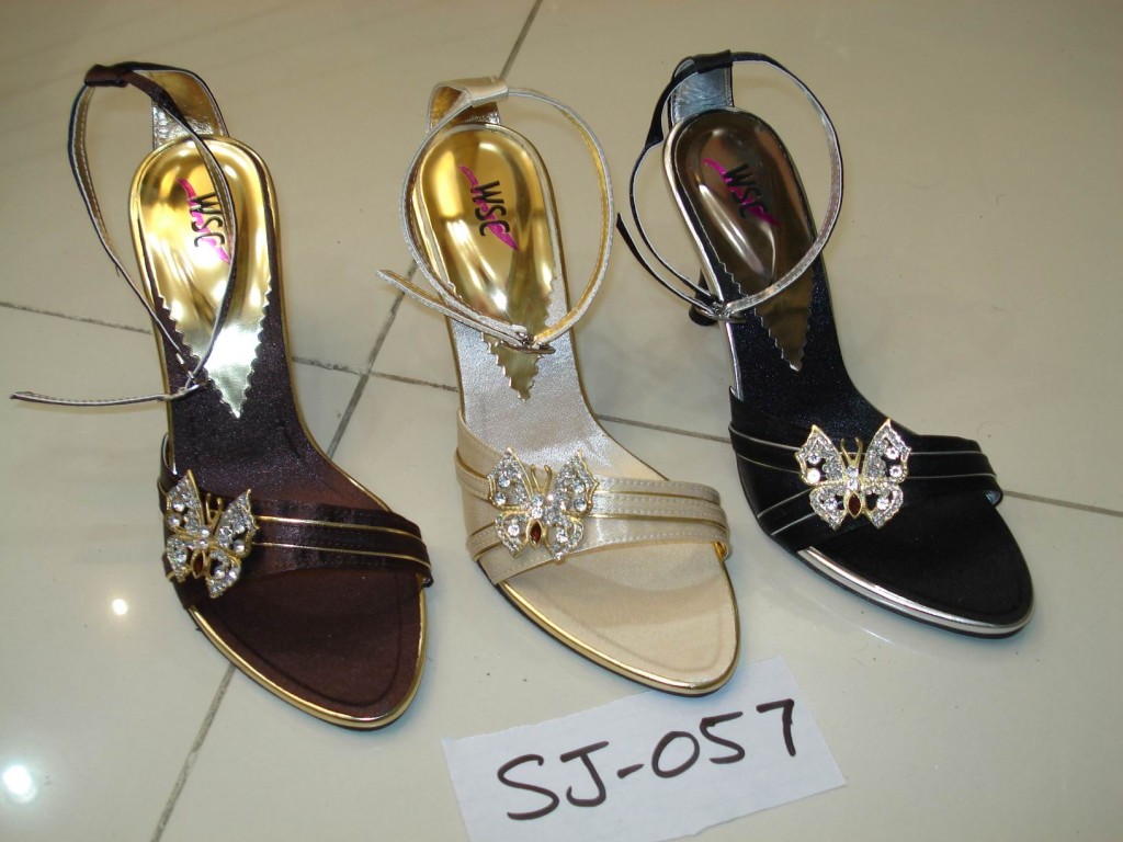 Pakistani New Shoes Designs 2013 For Women By Waheed Shoes Company