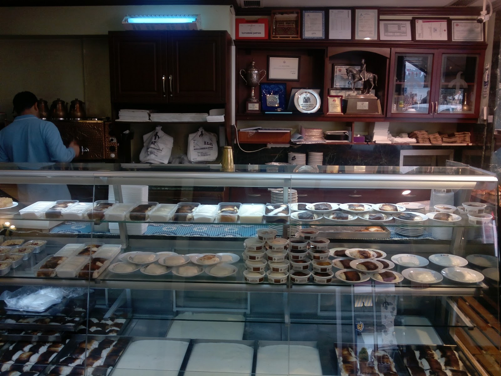 BUYURUN,BERABER OLSUN&hellip; TARİHİ SARIYER MUHALLEBİCİSİ VE BÖREK