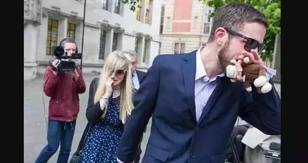 Γιατροί και δικαστές αποφάσισαν ευθανασία σε μωρό ενάντια στη θέληση των γονιών του! Γιατροί και δικαστές αποφάσισαν ευθανασία σε μωρό ενάντια στη θέληση των γονιών του!