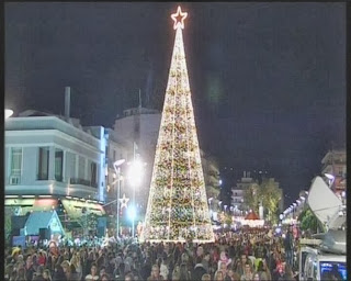 "Άναψε" το Χριστουγεννιάτικο δέντρο στην Καλαμάτα