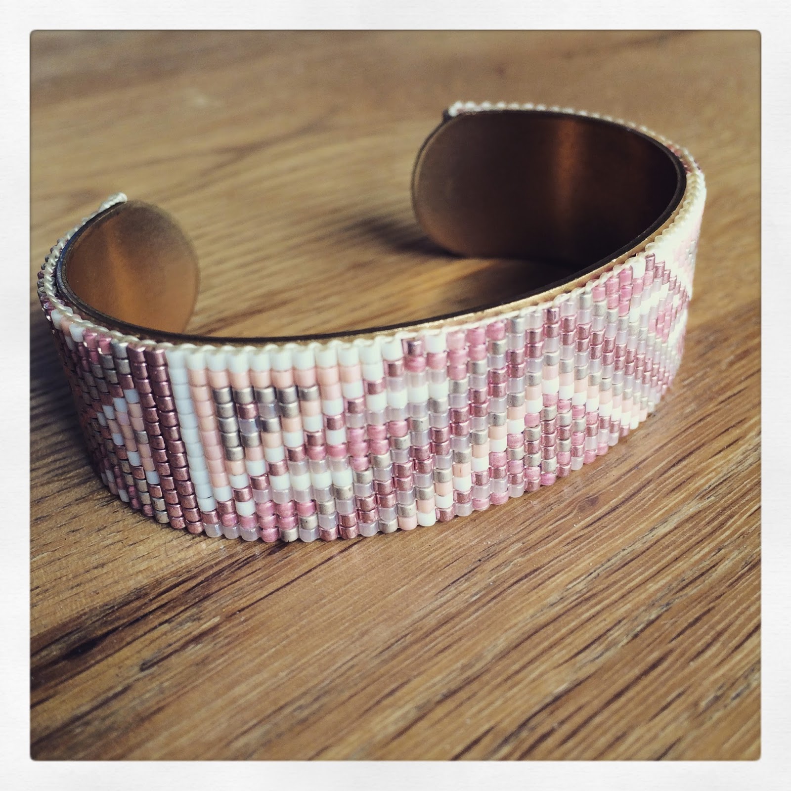 Bonjour, bonjour les fleurettes! Tissage Miyuki et tout ce qui s