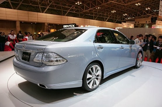 Toyota Crown Hybrid Concept 2014