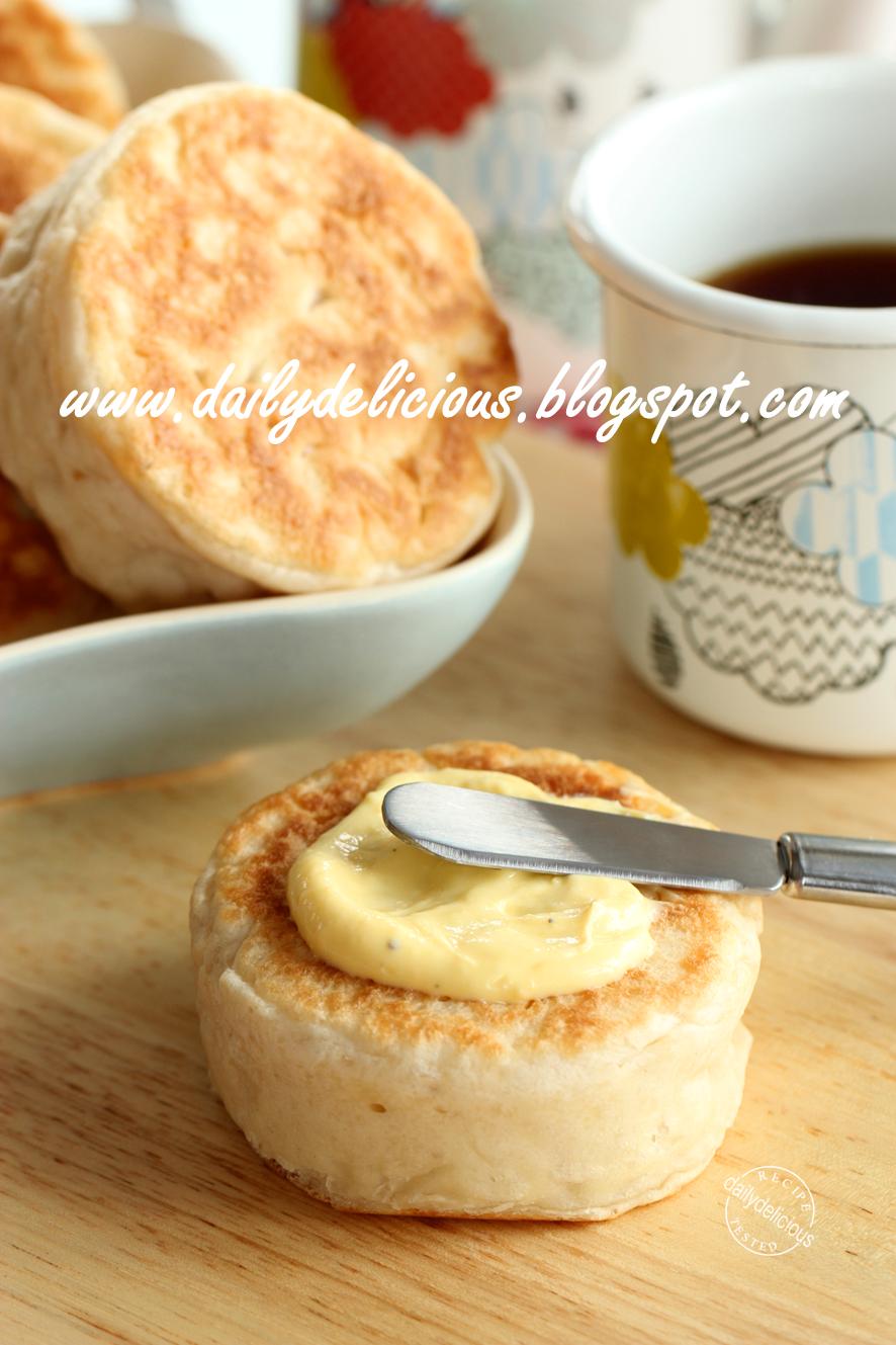 dailydelicious Easy no oven needed bread Crumpets