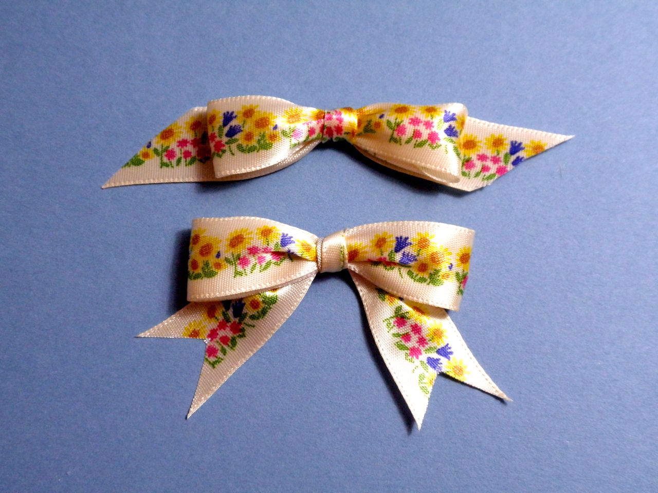 PEP & Paper Tying A Patterned Ribbon Bow Right Side Up