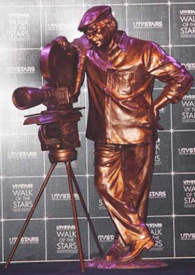 Yash Chopra's statue unveiled by  Pamela Chopra 