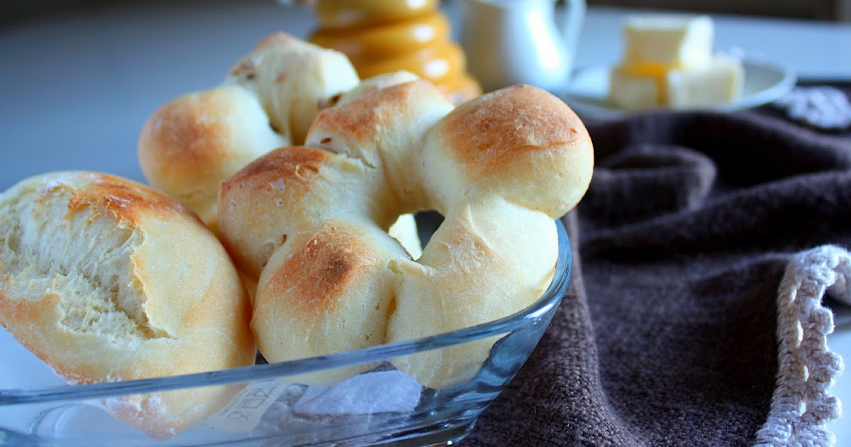 The Doctor's Kitchen German Hard Flower Rolls with Poolish Weizenbrötchen