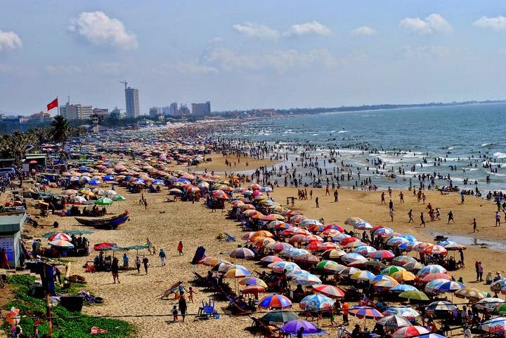 biển vũng tàu đông đúc náo nhiệt