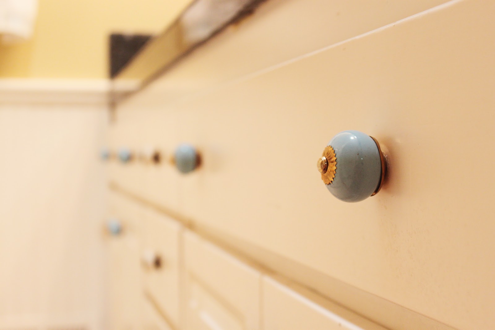 {House Update} New Bathroom Knobs Michaela Noelle Designs