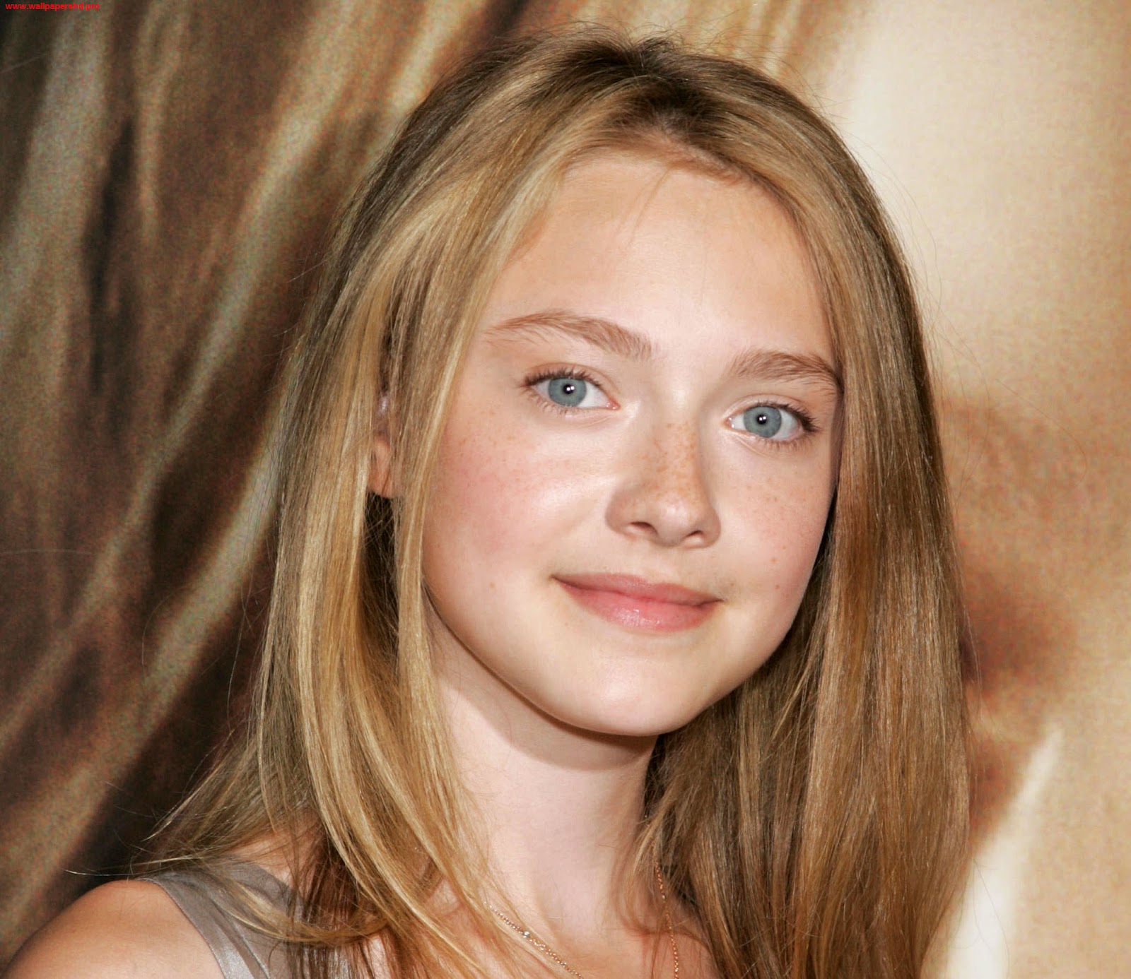 http://4.bp.blogspot.com/-CvpfEQtC7OA/UMTUJzpd_PI/AAAAAAAAUng/PAlsqgFp0ew/s1600/Dakota+Fanning+(1).jpg