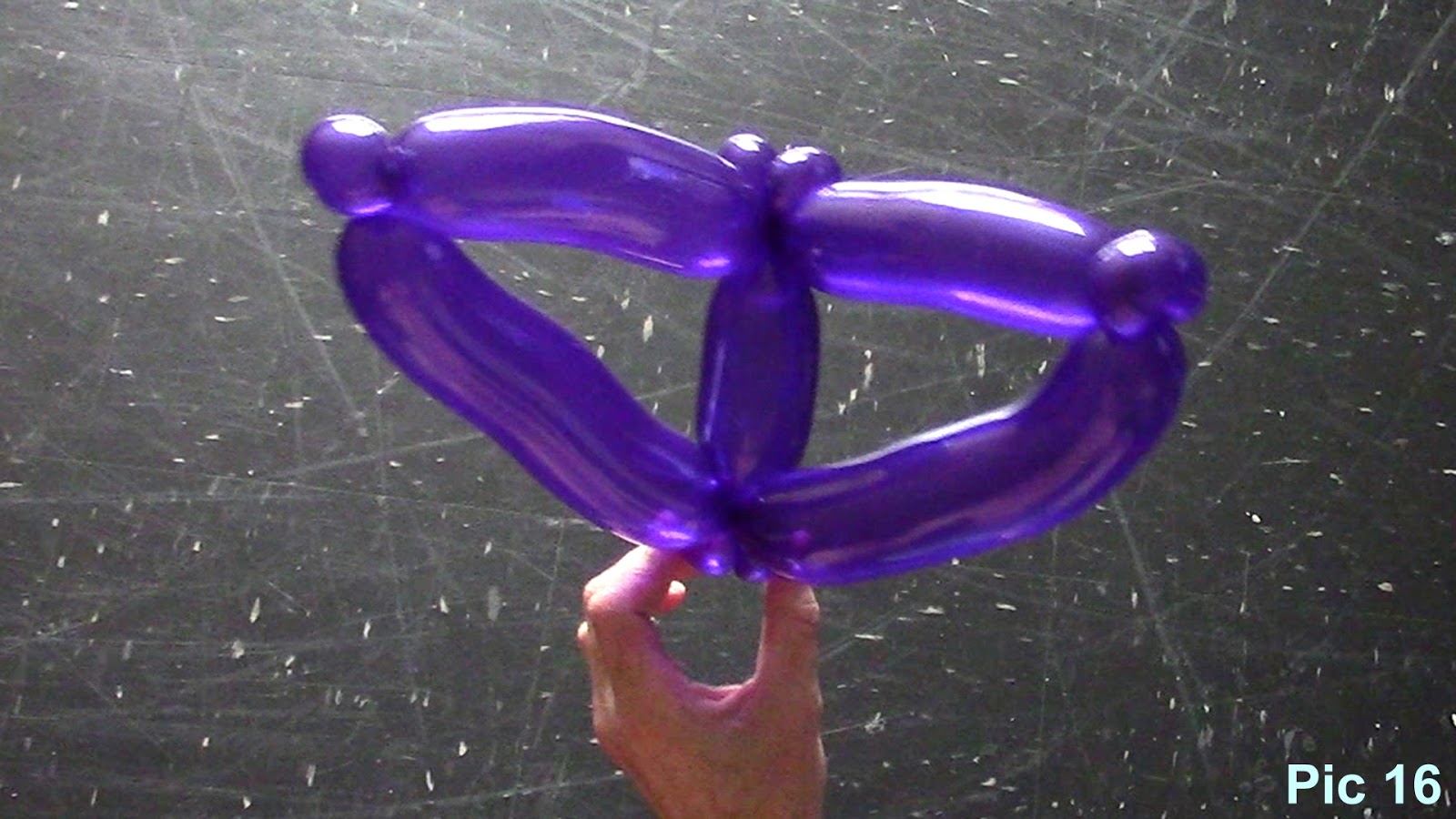 Balloon animals twisting instructions One balloon bat