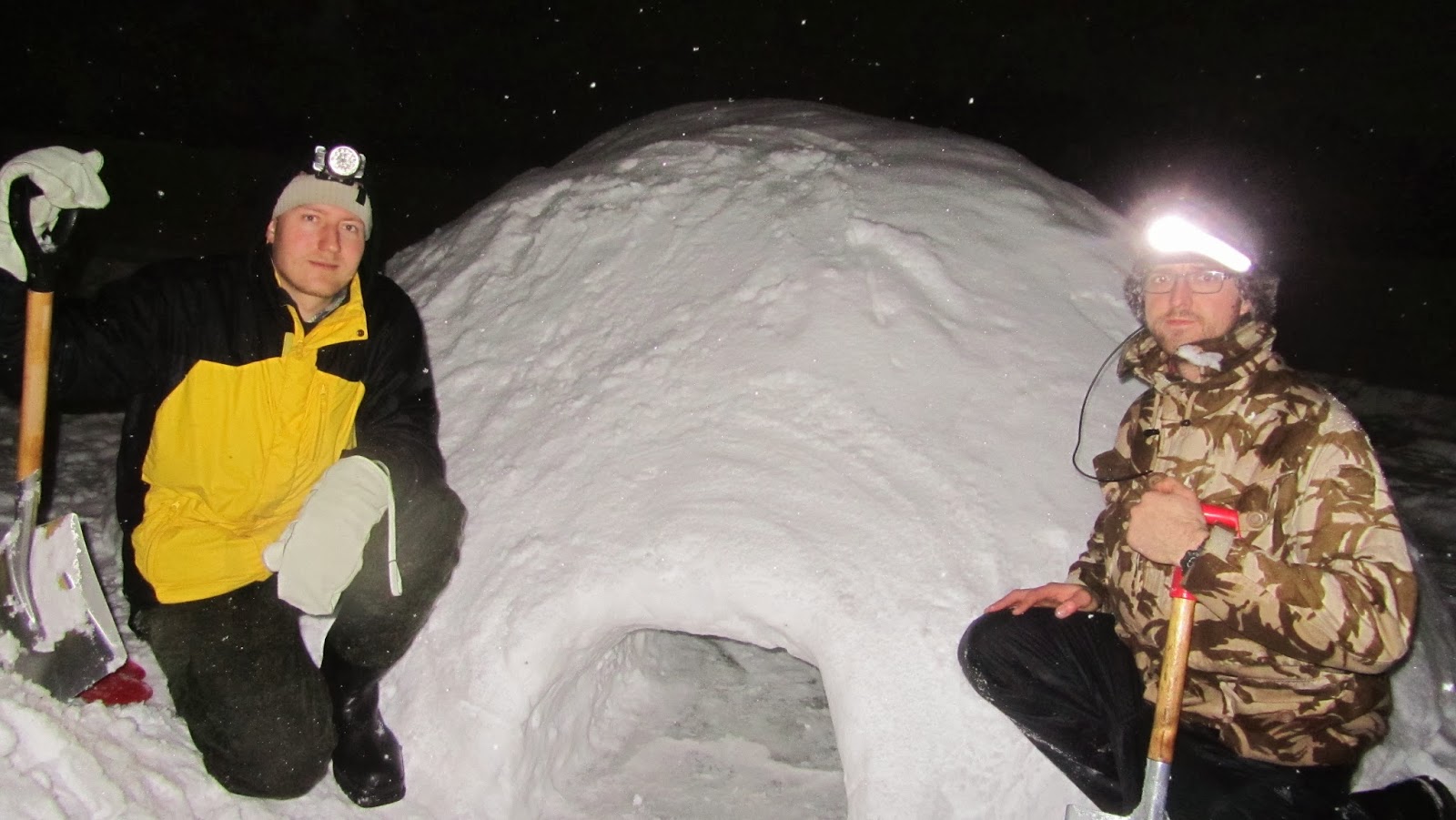 Proper Wild Mind Building a snow shelter "Quinzee"