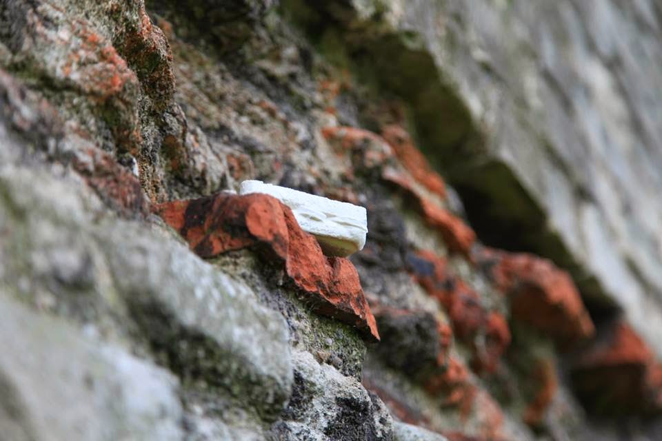 Karen Thompson, Ceramic Porcelain Sandwiches, York Curiouser. Museum Gardens. Photo: Ian McKinley. karent.co.uk