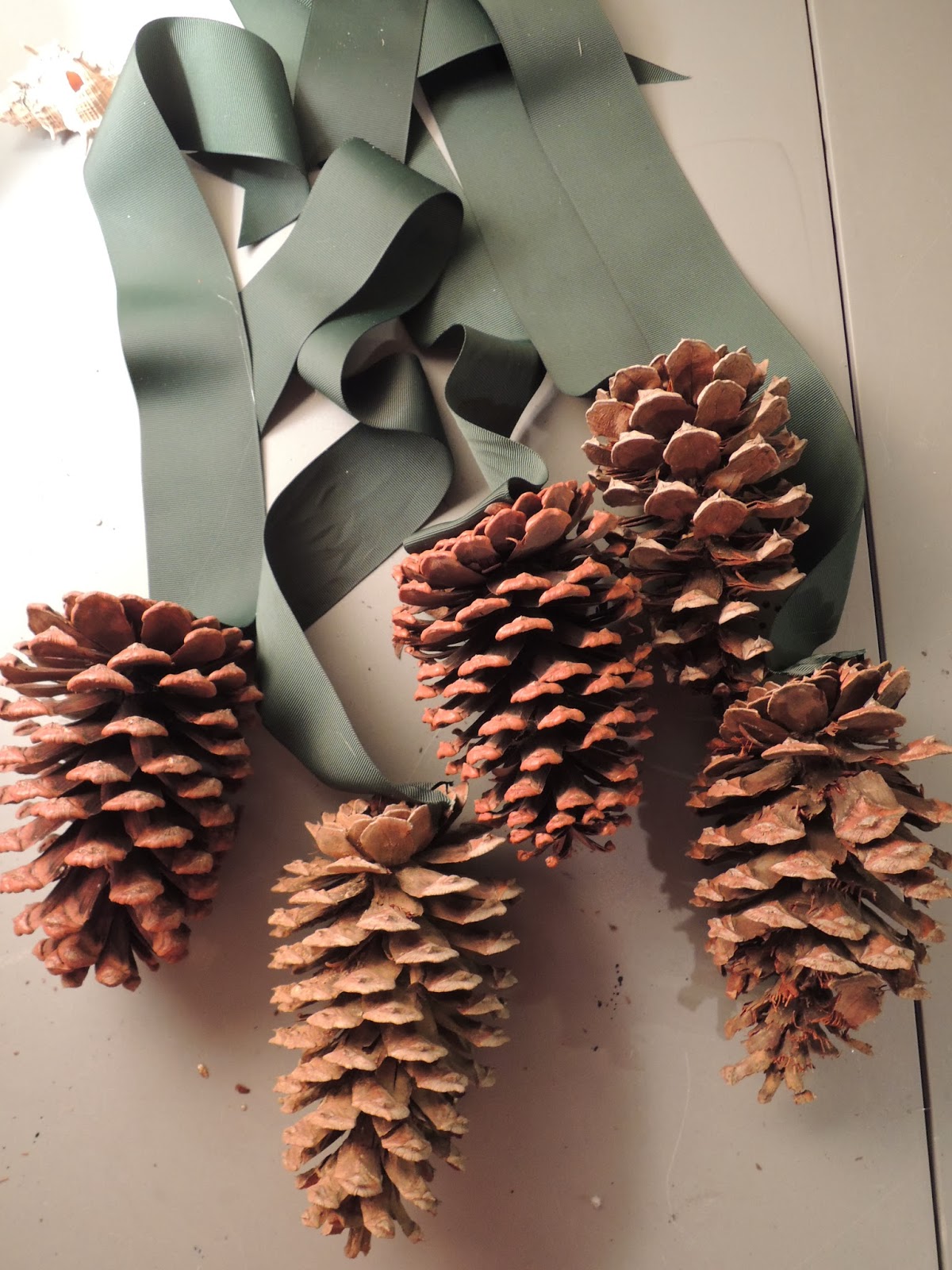 Holly Goes Lightly DIY Pine Cone Door Hanger