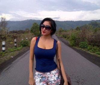 JULIUS DI BALI GALERI FOTO | CEWEK ABG IGO ARTIS CANTIK TOGE TANTE