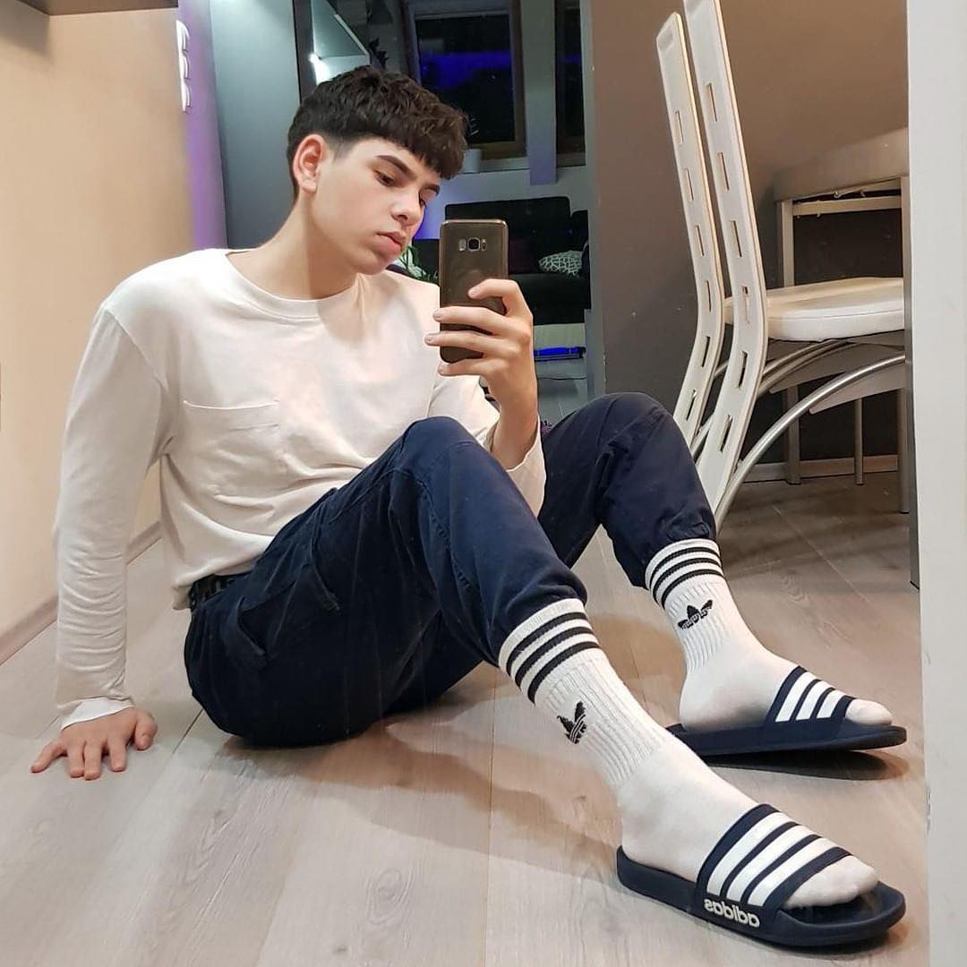 Korean white socks fan pictures