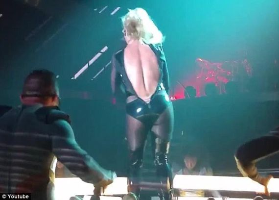 Photos Britney Spears Suffers Wardrobe Malfunction On Stage