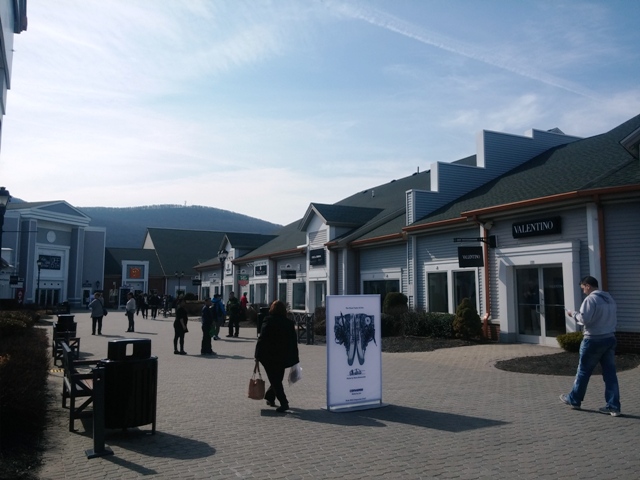 Disney Outlet Woodbury Commons Premium Outlets, Clothing store