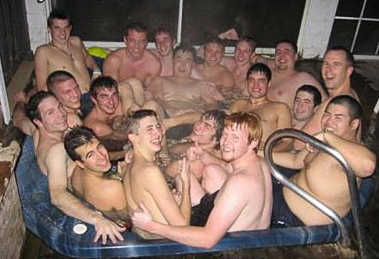 zamuzhnie-telki-lyubyat-gang-bang-porno-ssit-i-blyuet
