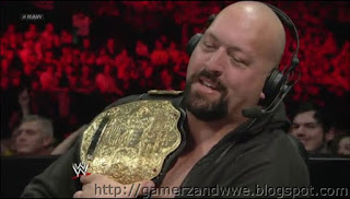 Big show WWE Champion in Commentry Box on WWE raw held on 05/11/2012