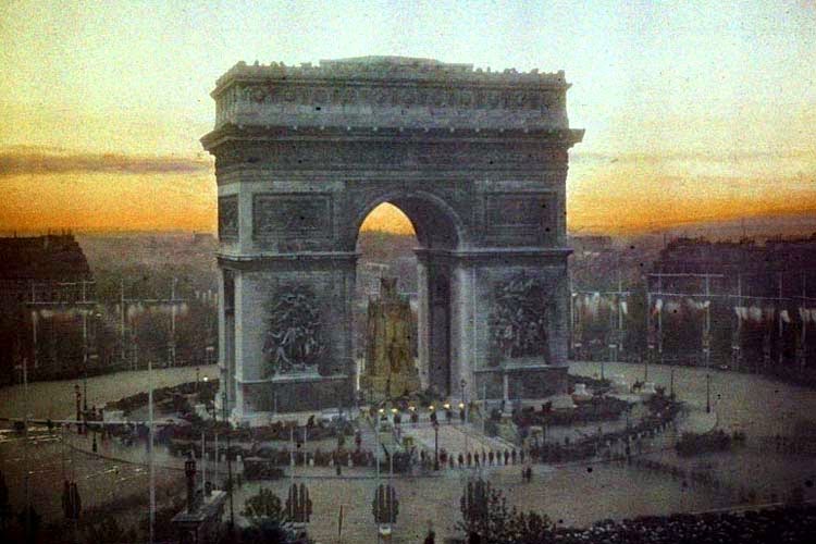 Stunning Image of Arc de Triomphe Paris in 1920 
