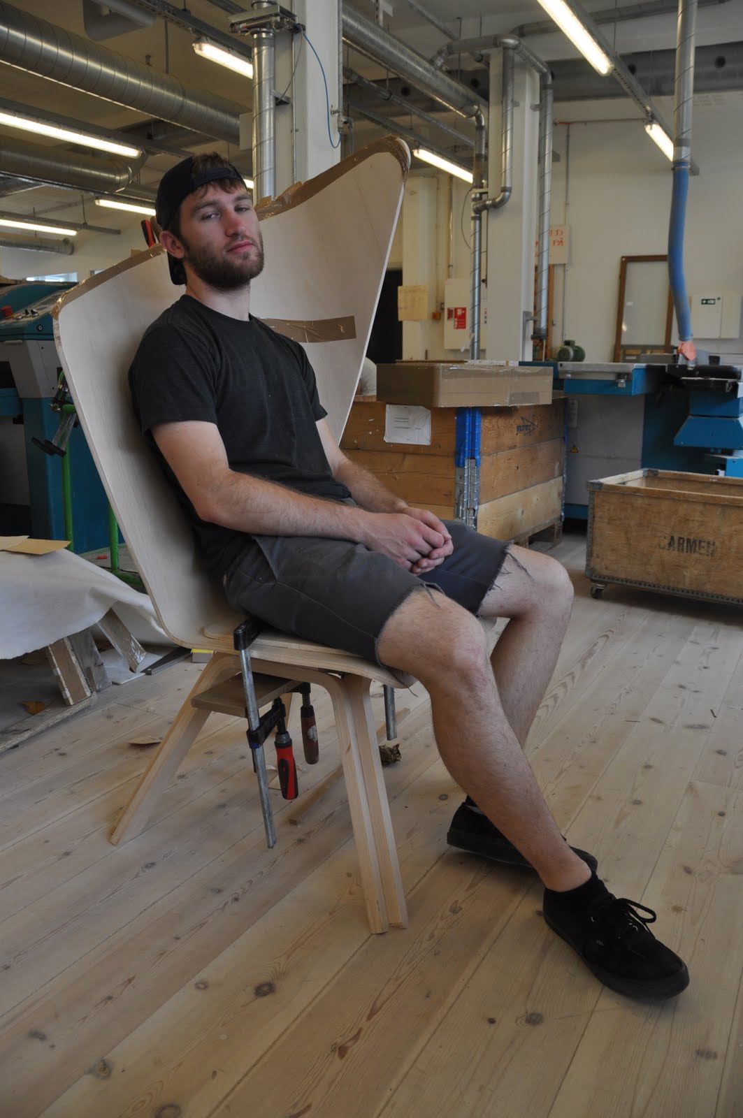 Brunette in Scandinavia: People sitting in chairs