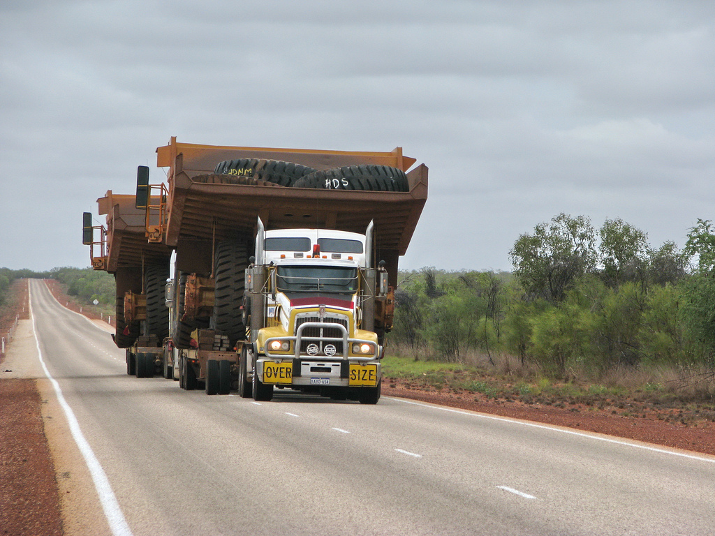 http://4.bp.blogspot.com/-D0tK_KOq-kU/TtTcXHXaATI/AAAAAAAAAZY/KovBpg3fIZQ/s1600/transport_camion_geant_mine.jpg