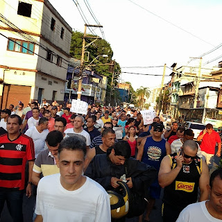 ES: Policiais não aceitam proposta do governo e rumam para o Palácio Anchieta