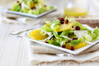 ensalada-de-lechuga.jpg <img src="ensalada-de-lechuga.jpg" alt="la ensalada con lechuga es muy versátil para agregarle frutas u otras verduras">