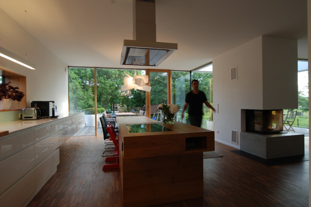 Hogares Frescos: La Casa "Montículo" Diseñada por Liebel Architekten BDA