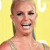 mtv vma 2015: è miley cyrus show, britney ha delle tette pazzesche